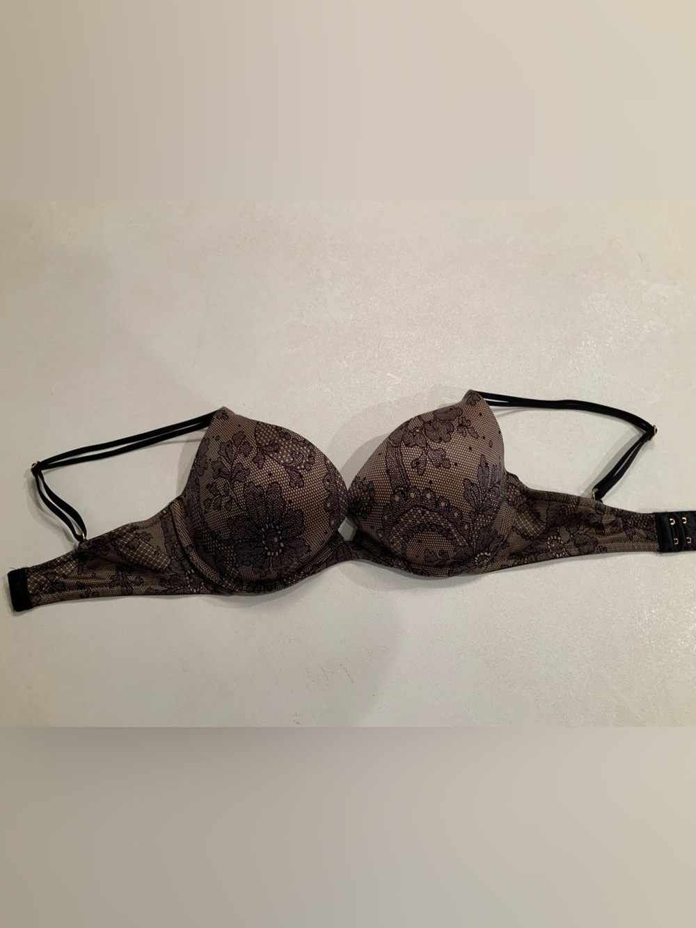Victoria’s Secret very sexy push up bra 34D black lace overlay